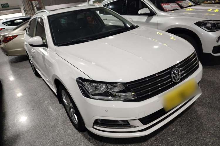 Used Volkswagen Gran Lavida 2017 1.6L Automatic Comfort Edition Front Right 45 Deg