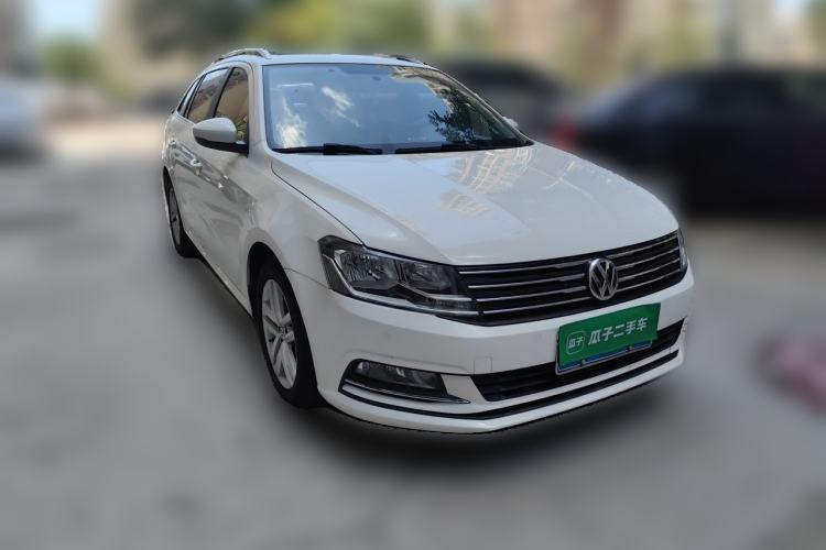 Used Volkswagen Gran Lavida 2017 1.6L Manual Comfort Edition Front Right 45 Deg