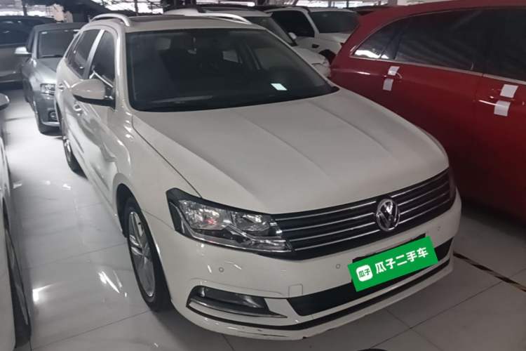 Used Volkswagen Gran Lavida 2017 180TSI DSG Comfort Edition Front Right 45 Deg