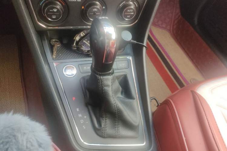 Used Volkswagen Gran Lavida 2017 180TSI DSG Comfort Edition Gear Lever