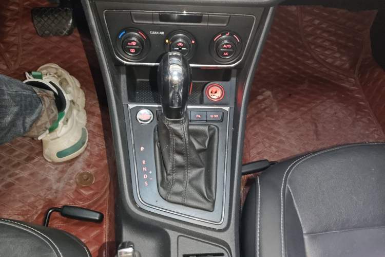 Used Volkswagen Gran Lavida 2017 180TSI DSG Comfort Edition Gear Lever