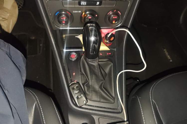 Used Volkswagen Gran Lavida 2017 230TSI DSG Comfort Edition Gear Lever