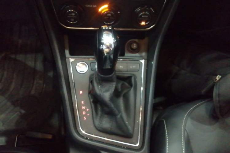Used Volkswagen Gran Lavida 2017 230TSI DSG Comfort Edition Gear Lever