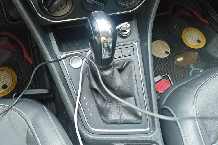 Used Volkswagen Gran Lavida 2017 1.6L Automatic Comfort Edition Gear Lever