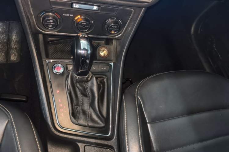 Used Volkswagen Gran Lavida 2017 230TSI DSG Comfort Edition Gear Lever