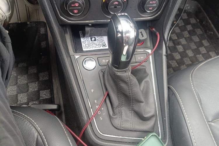 Used Volkswagen Gran Lavida 2017 230TSI DSG Comfort Edition Gear Lever