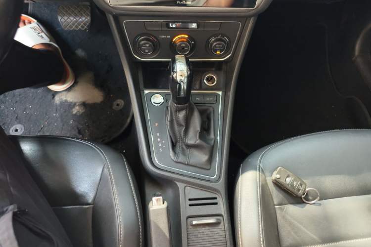 Used Volkswagen Gran Lavida 2017 230TSI DSG Comfort Edition Gear Lever