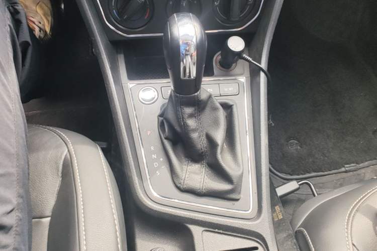 Used Volkswagen Gran Lavida 2017 1.6L Automatic Comfort Edition Gear Lever