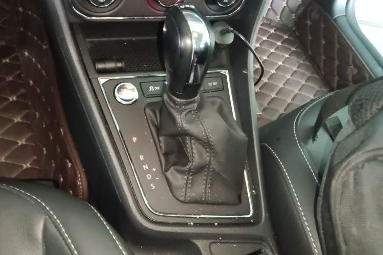 Used Volkswagen Gran Lavida 2017 180TSI DSG Comfort Edition Gear Lever