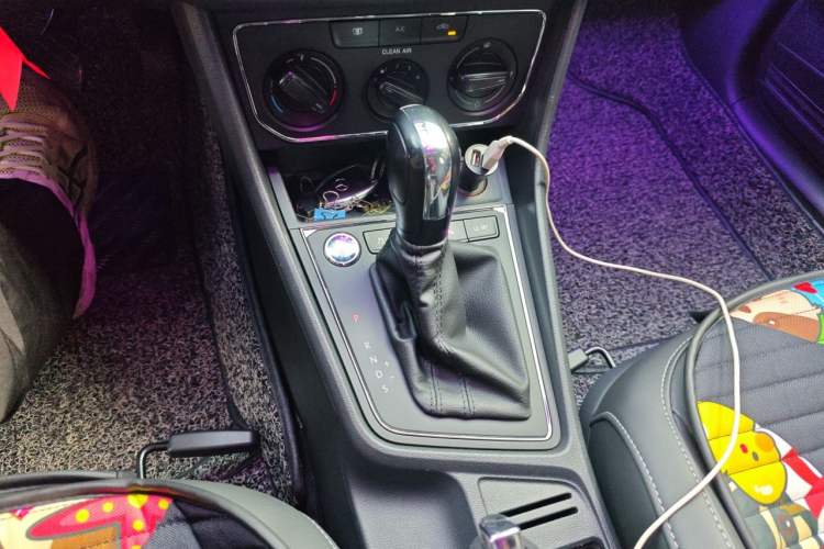 Used Volkswagen Gran Lavida 2017 1.6L Automatic Comfort Edition Gear Lever