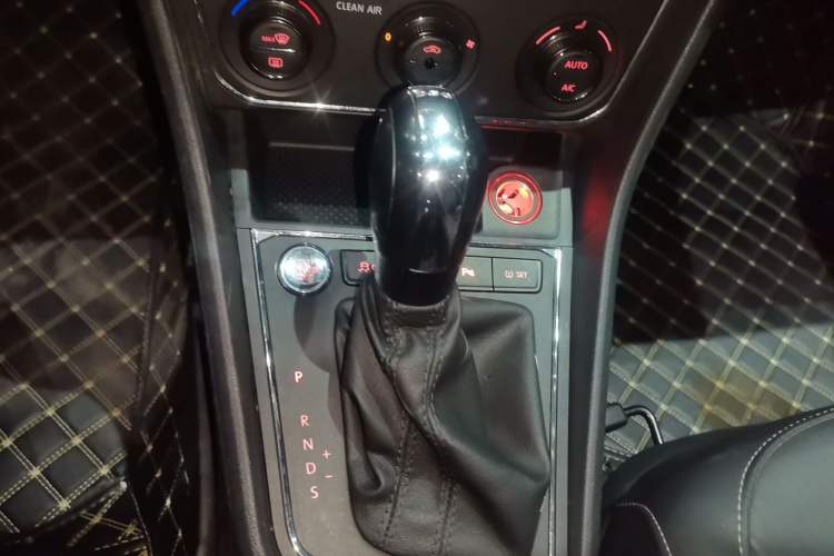 Used Volkswagen Gran Lavida 2017 180TSI DSG Comfort Edition Gear Lever