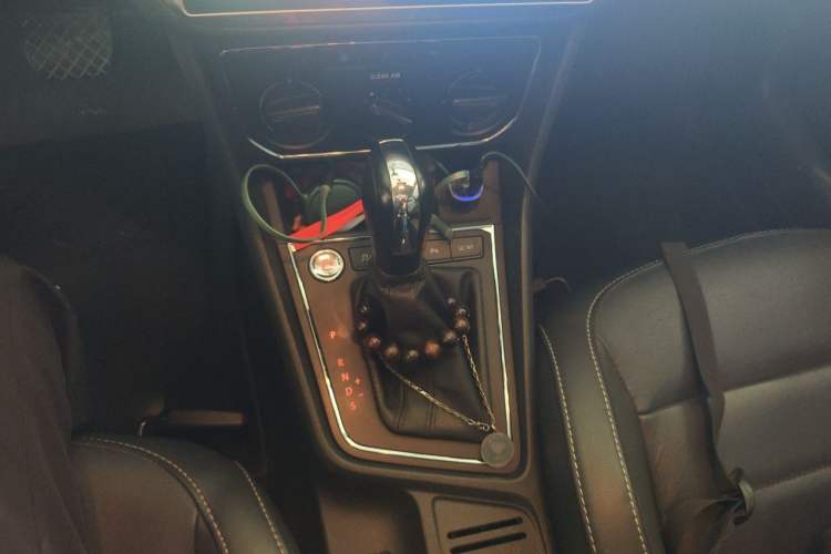 Used Volkswagen Gran Lavida 2017 1.6L Automatic Comfort Edition Gear Lever