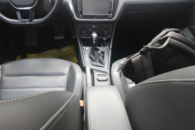 Used Volkswagen Gran Lavida 2017 180TSI DSG Comfort Edition Gear Lever