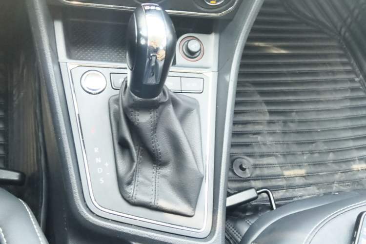 Used Volkswagen Gran Lavida 2017 180TSI DSG Comfort Edition Gear Lever