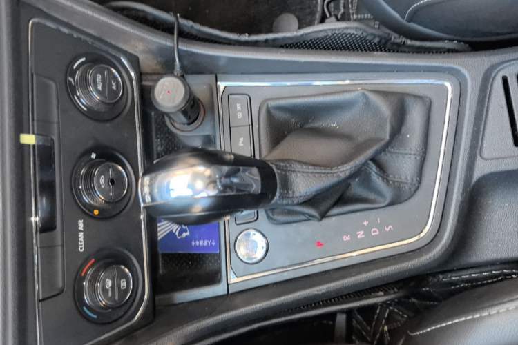 Used Volkswagen Gran Lavida 2017 230TSI DSG Comfort Edition Gear Lever