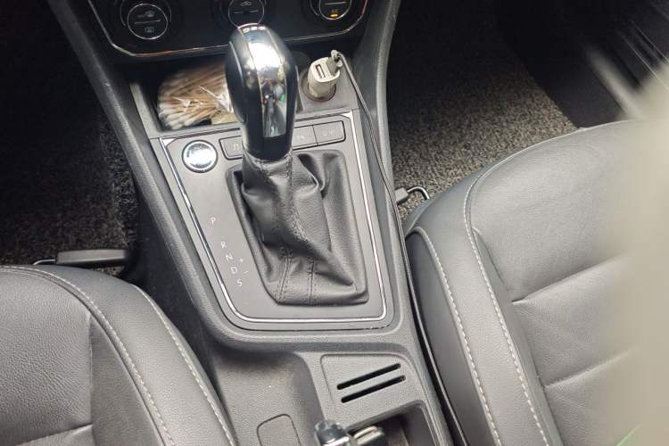Used Volkswagen Gran Lavida 2017 230TSI DSG Comfort Edition Gear Lever