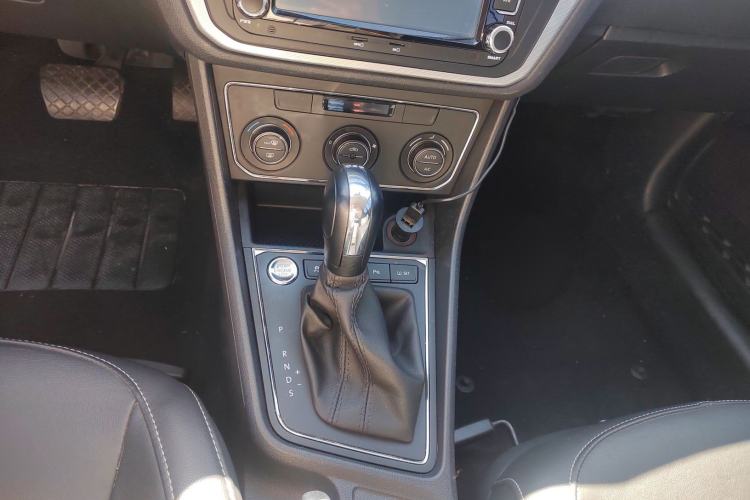 Used Volkswagen Gran Lavida 2017 180TSI DSG Comfort Edition Gear Lever