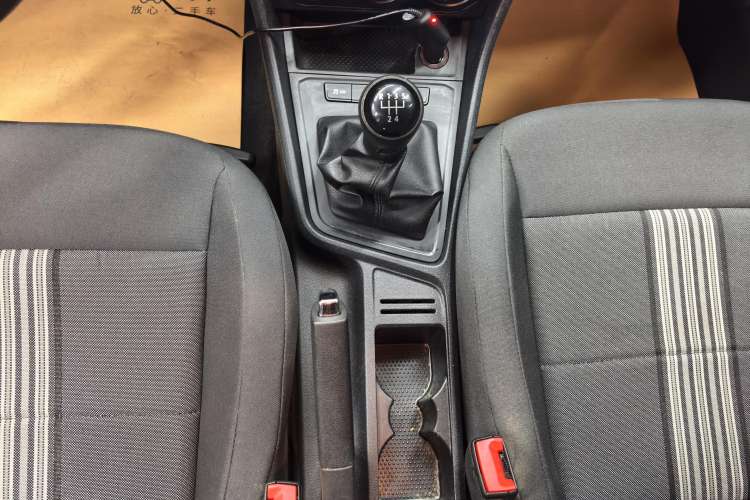 Used Volkswagen Gran Lavida 2017 1.6L Manual Fashion Edition Gear Lever