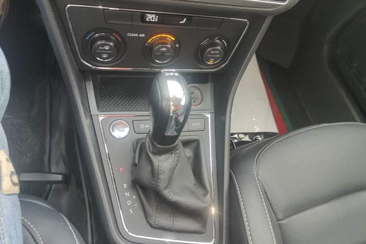 Used Volkswagen Gran Lavida 2017 180TSI DSG Comfort Edition Gear Lever