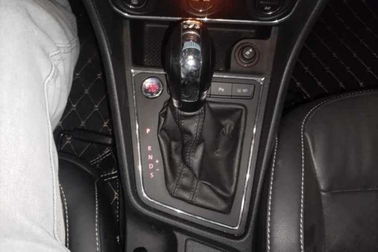 Used Volkswagen Gran Lavida 2017 180TSI DSG Comfort Edition Gear Lever