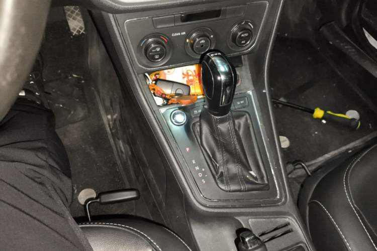 Used Volkswagen Gran Lavida 2017 230TSI DSG Comfort Edition Gear Lever