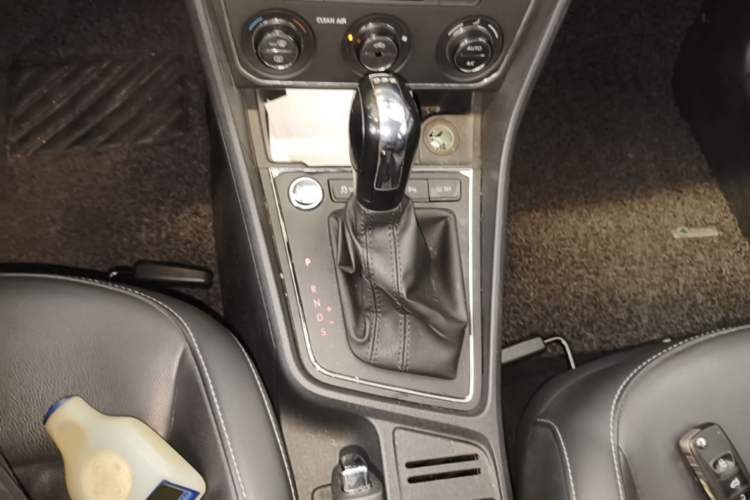 Used Volkswagen Gran Lavida 2017 230TSI DSG Comfort Edition Gear Lever