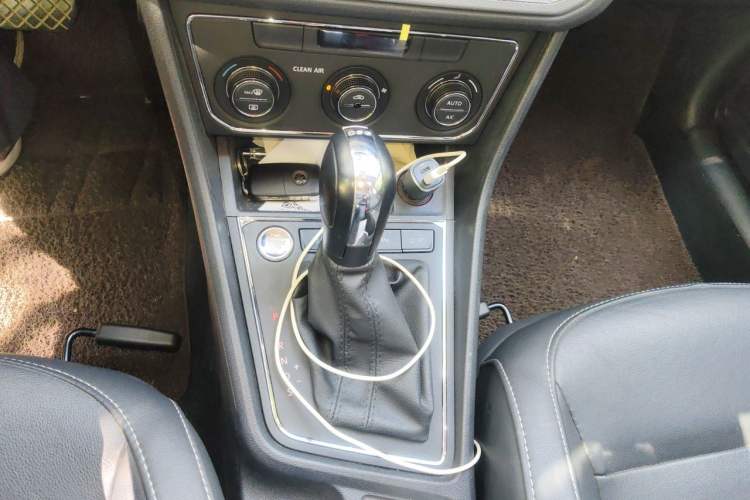 Used Volkswagen Gran Lavida 2017 180TSI DSG Comfort Edition Gear Lever