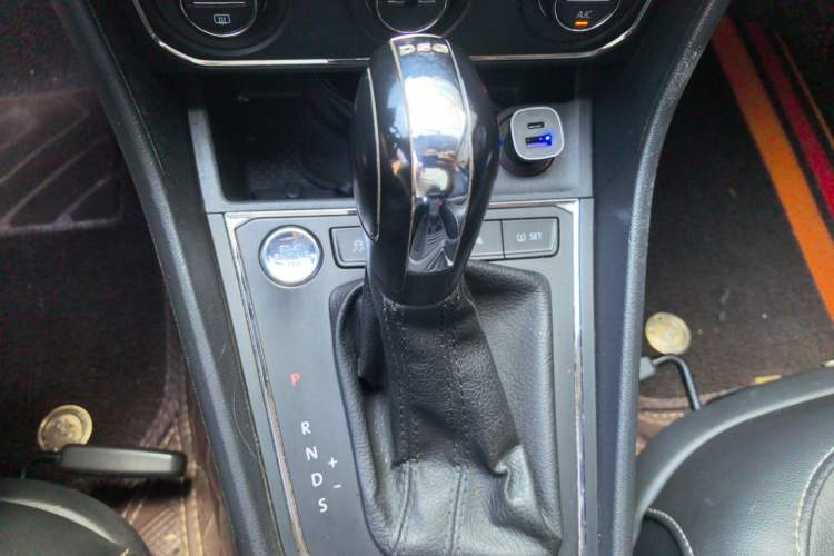 Used Volkswagen Gran Lavida 2017 230TSI DSG Comfort Edition Gear Lever