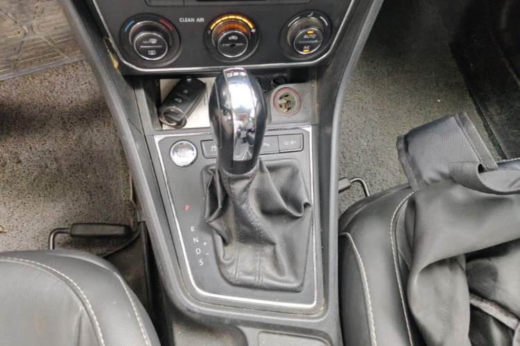 Used Volkswagen Gran Lavida 2017 230TSI DSG Comfort Edition Gear Lever