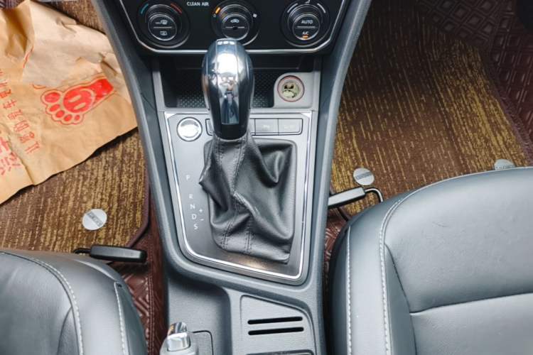 Used Volkswagen Gran Lavida 2017 180TSI DSG Comfort Edition Gear Lever