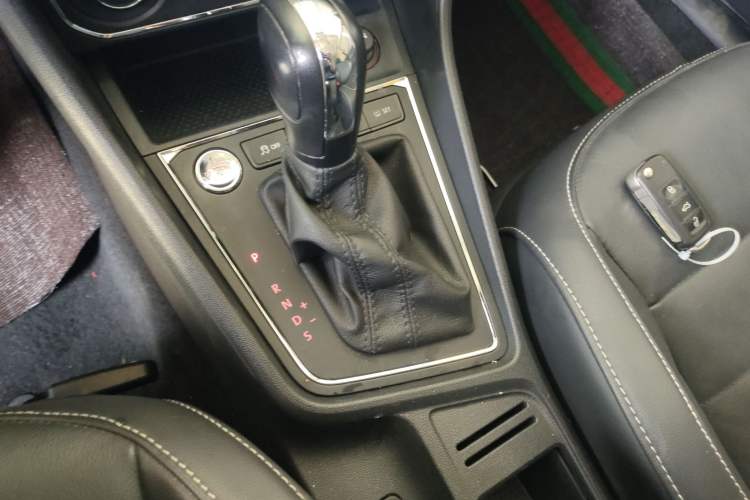Used Volkswagen Gran Lavida 2017 180TSI DSG Comfort Edition Gear Lever