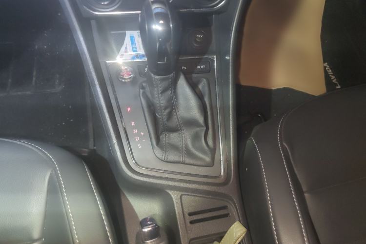 Used Volkswagen Gran Lavida 2017 180TSI DSG Comfort Edition Gear Lever
