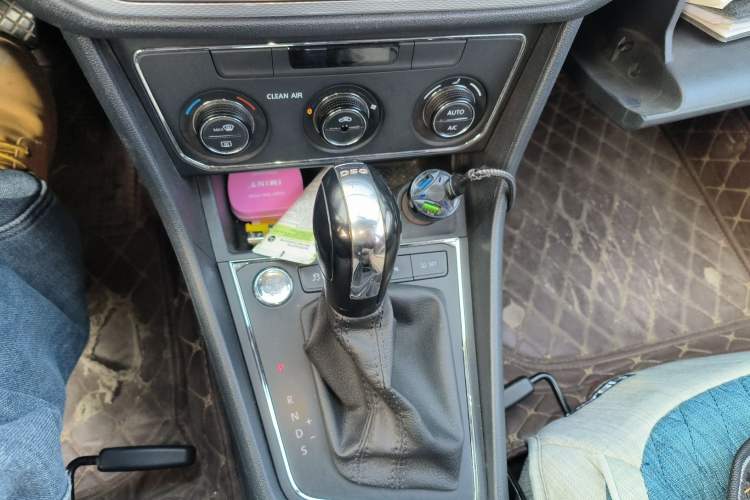 Used Volkswagen Gran Lavida 2017 230TSI DSG Comfort Edition Gear Lever