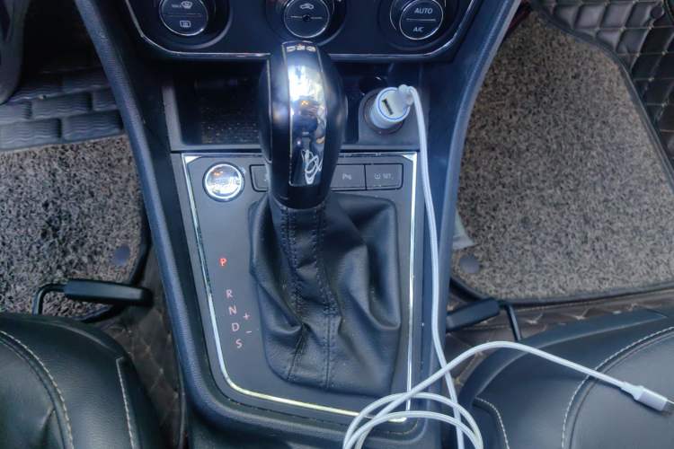 Used Volkswagen Gran Lavida 2017 180TSI DSG Comfort Edition Gear Lever