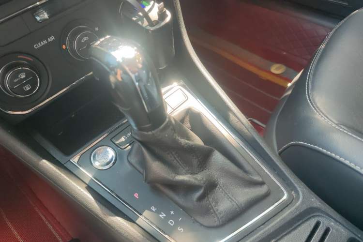 Used Volkswagen Gran Lavida 2017 230TSI DSG Comfort Edition Gear Lever