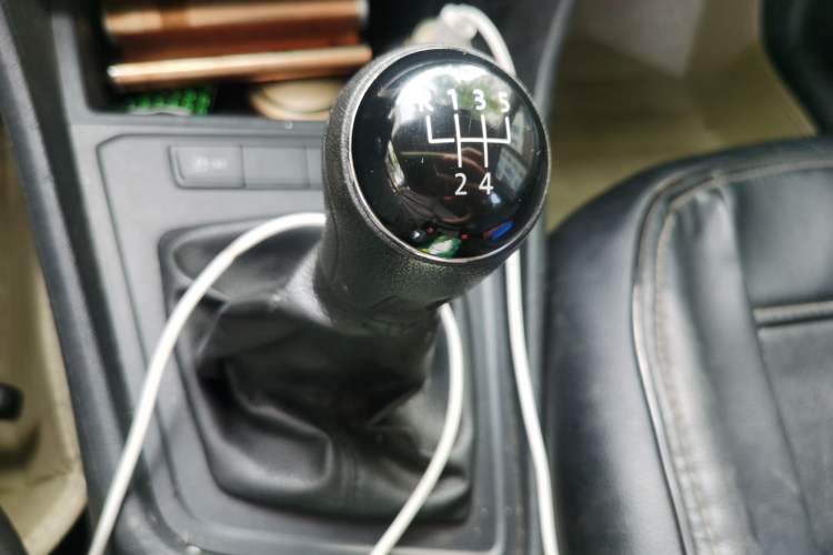Used Volkswagen Gran Lavida 2017 1.6L Manual Fashion Edition Gear Lever
