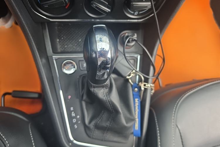 Used Volkswagen Gran Lavida 2017 1.6L Automatic Comfort Edition Gear Lever