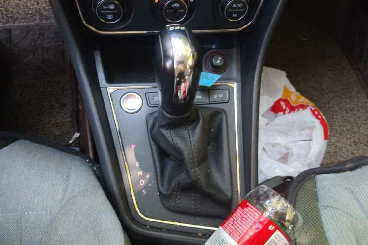 Used Volkswagen Gran Lavida 2017 180TSI DSG Comfort Edition Gear Lever