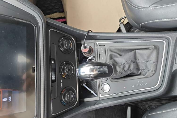 Used Volkswagen Gran Lavida 2017 180TSI DSG Comfort Edition Gear Lever