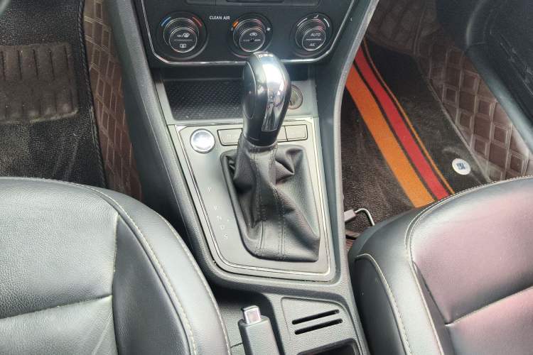 Used Volkswagen Gran Lavida 2017 180TSI DSG Comfort Edition Gear Lever