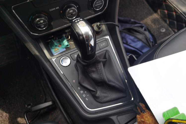 Used Volkswagen Gran Lavida 2017 180TSI DSG Comfort Edition Gear Lever