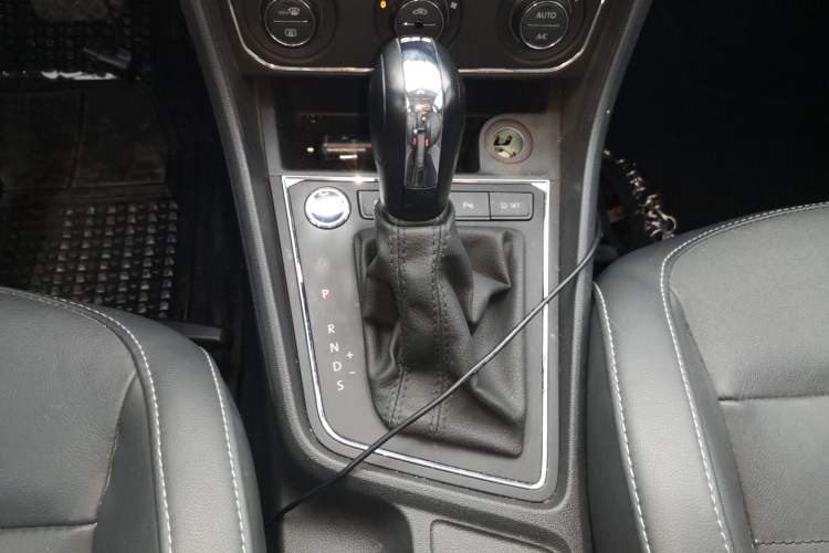 Used Volkswagen Gran Lavida 2017 230TSI DSG Comfort Edition Gear Lever