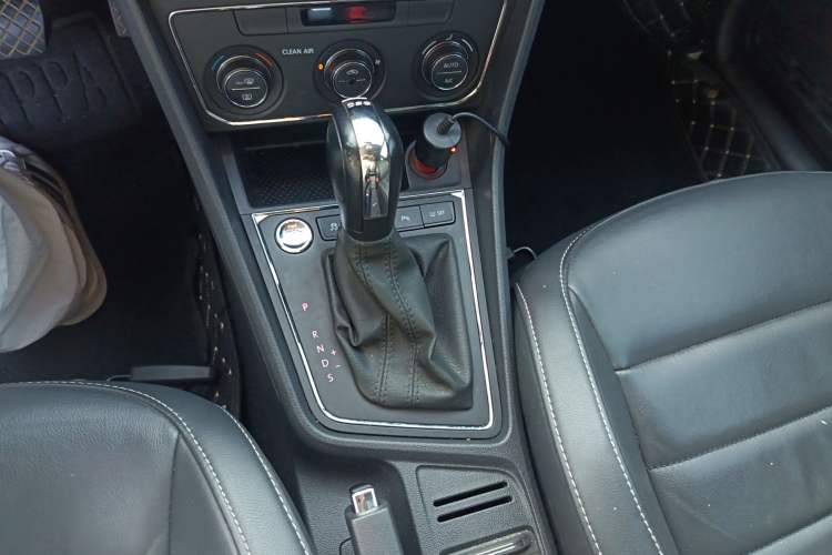 Used Volkswagen Gran Lavida 2017 180TSI DSG Comfort Edition Gear Lever
