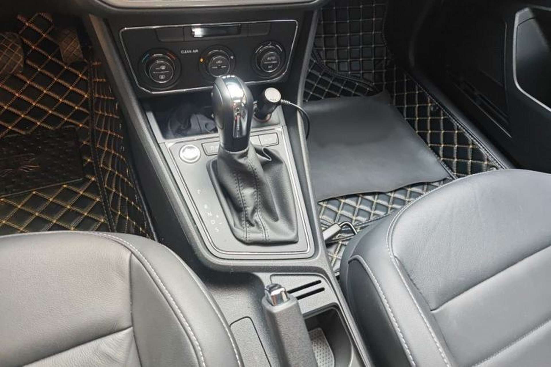 Used Volkswagen Gran Lavida 2017 180TSI DSG Comfort Edition Gear Lever