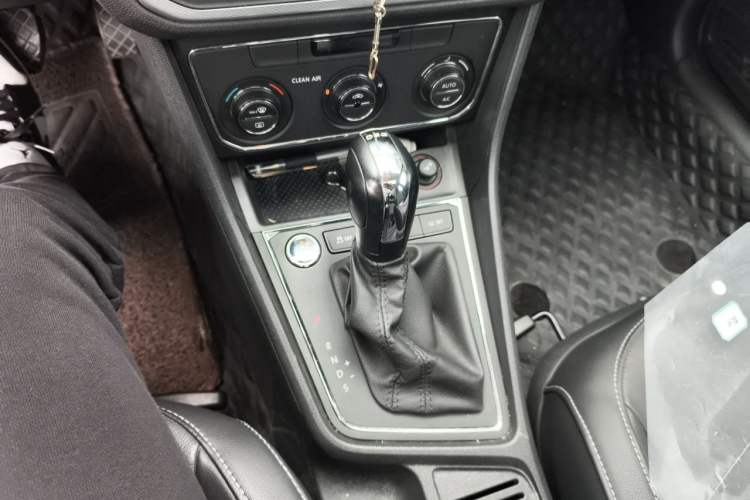 Used Volkswagen Gran Lavida 2017 230TSI DSG Comfort Edition Gear Lever