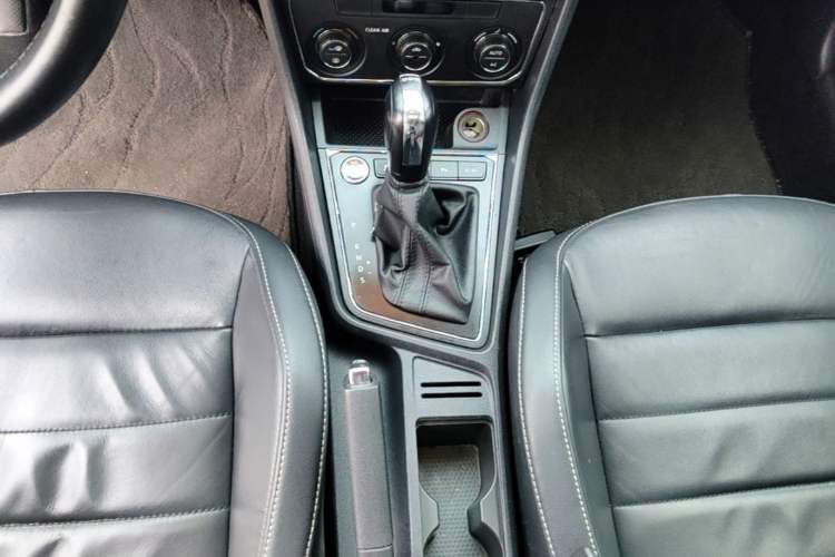Used Volkswagen Gran Lavida 2017 230TSI DSG Comfort Edition Gear Lever