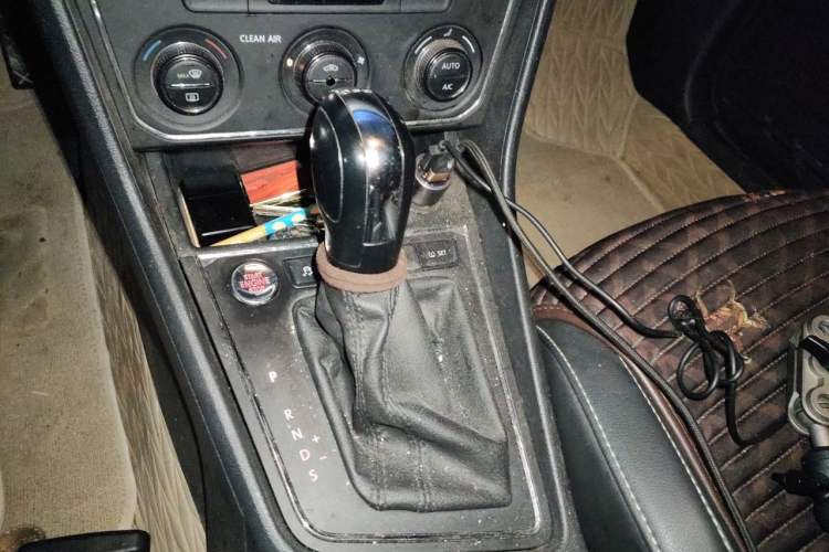 Used Volkswagen Gran Lavida 2017 230TSI DSG Comfort Edition Gear Lever