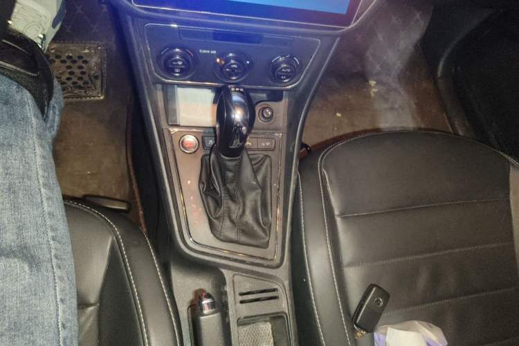Used Volkswagen Gran Lavida 2017 180TSI DSG Comfort Edition Gear Lever