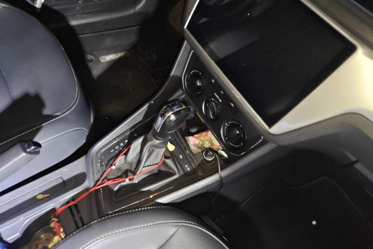 Used Volkswagen Gran Lavida 2017 1.6L Automatic Comfort Edition Gear Lever