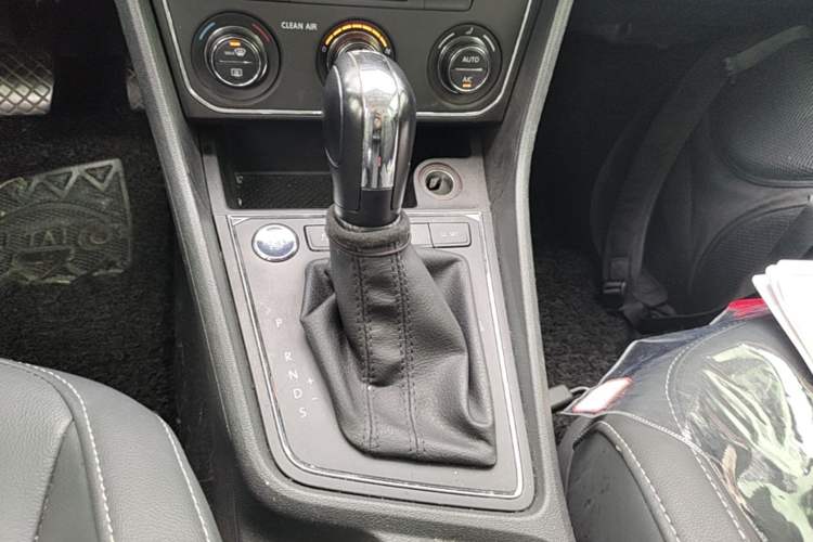 Used Volkswagen Gran Lavida 2017 180TSI DSG Comfort Edition Gear Lever